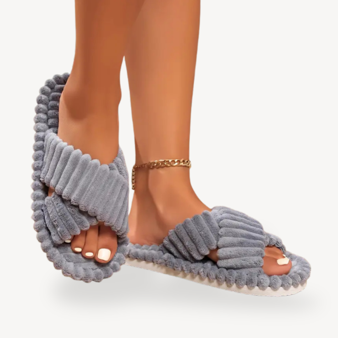 Women's Faux Fur House Slippers | Loravelle