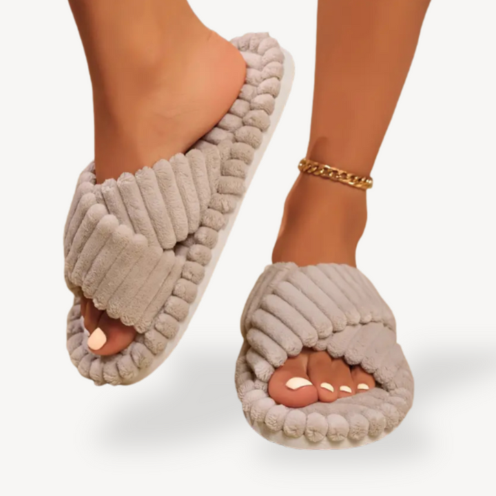 Women's Faux Fur House Slippers | Loravelle
