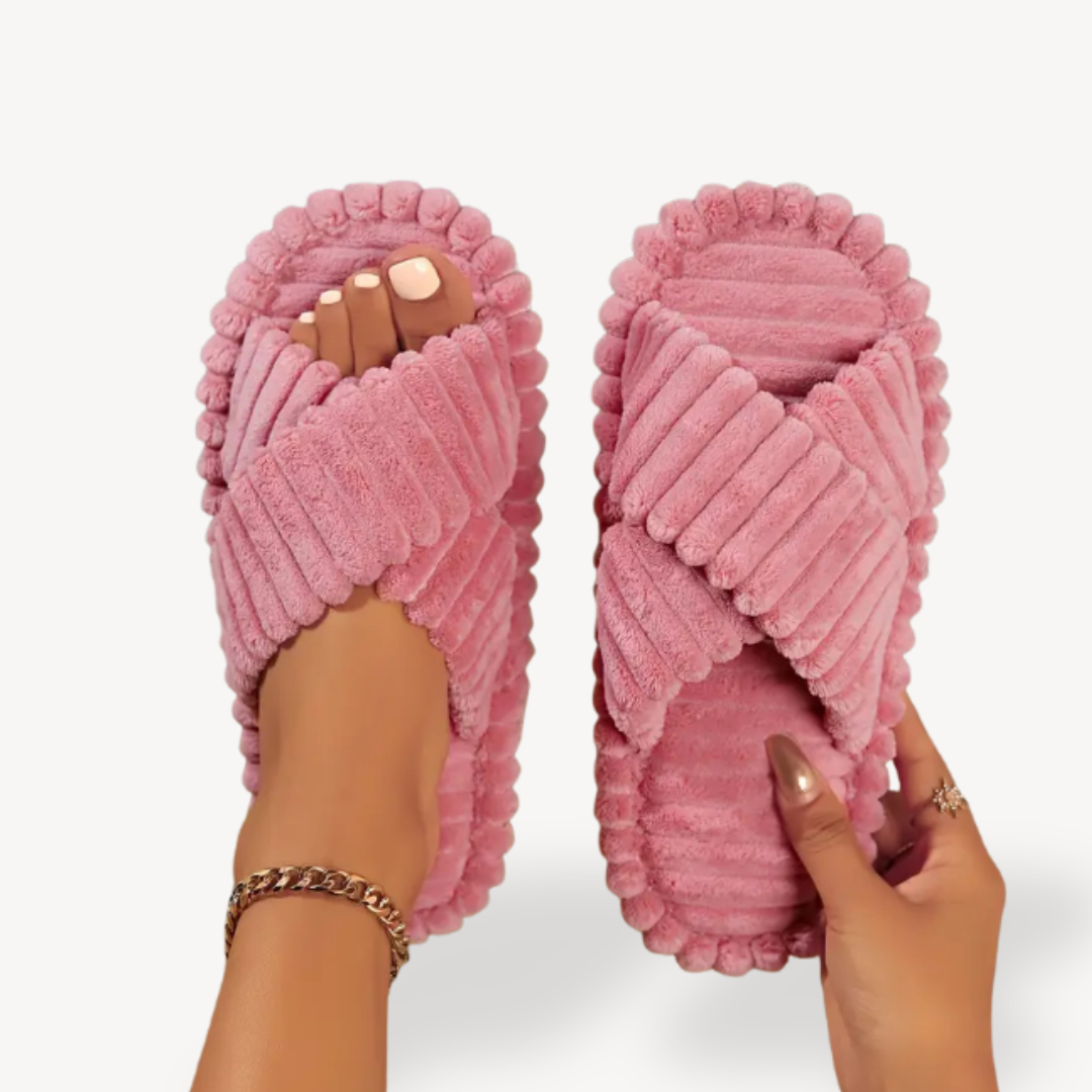 Women's Faux Fur House Slippers | Loravelle
